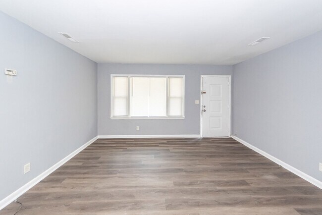 Building Photo - 3 Bedroom, 1 Bathroom Home in Waylyn Subdivision - North Charleston