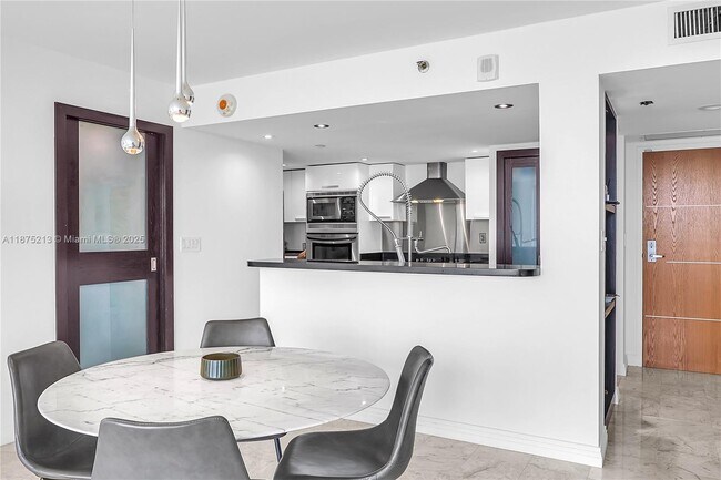 Building Photo - 400 South Pointe Dr