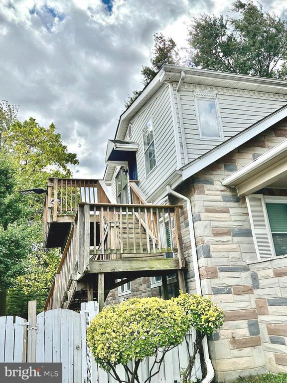 Building Photo - 806 18th St S