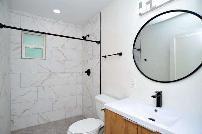 Building Photo - 5044 E Adams St