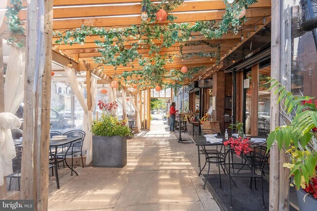 Building Photo - 5608 Florence Ave