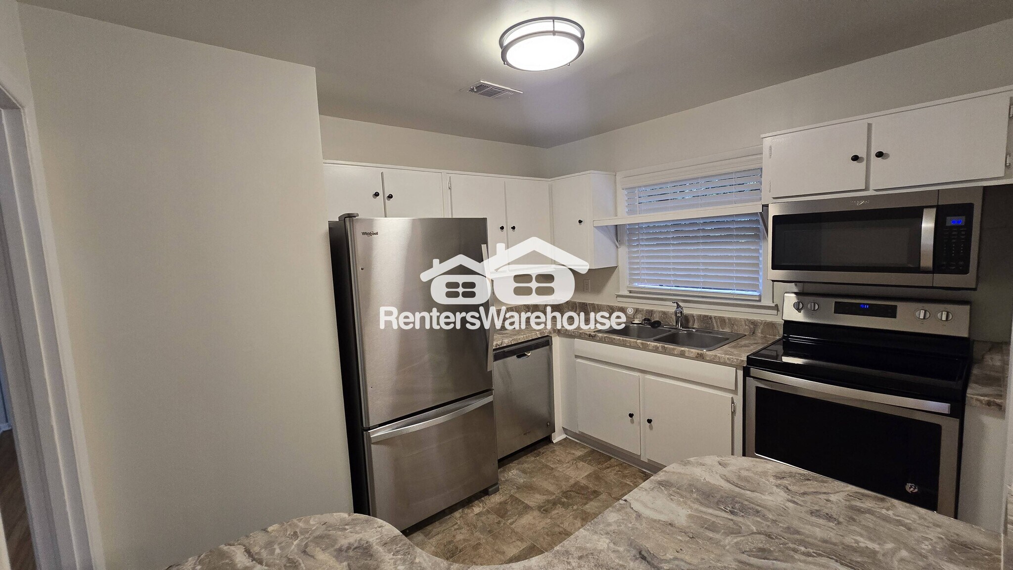 Building Photo - 1108 Greenbriar Cir