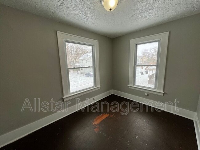 Building Photo - 284 Gordon Dr