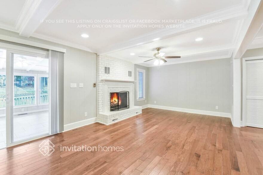 Building Photo - 9340 Pinenoll Ln