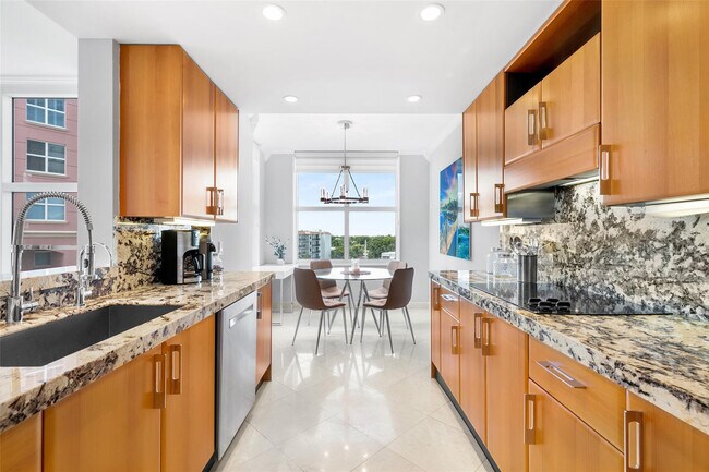 Building Photo - 2110 N Ocean Blvd