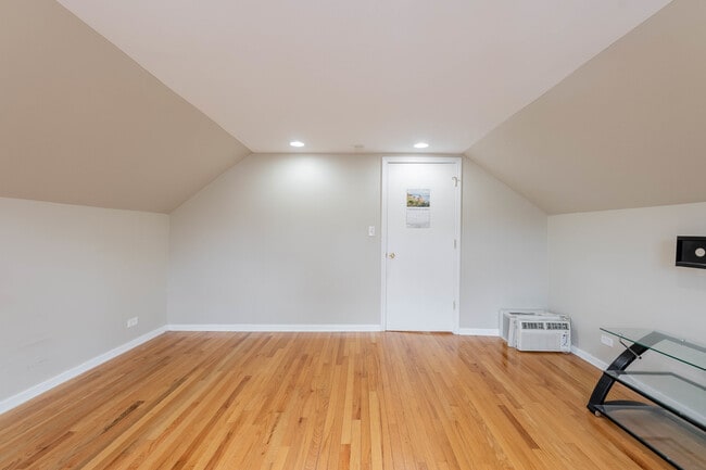 Building Photo - 2724 N Meade Ave