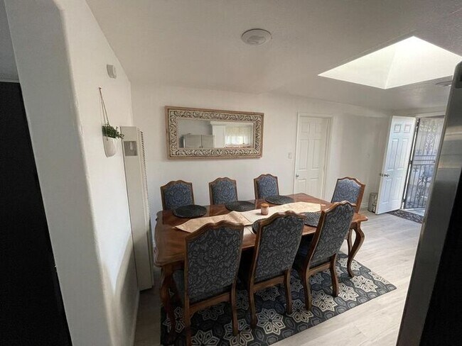 Building Photo - Fully Furnished House for Rent at 10953 Campbell Ave Riverside