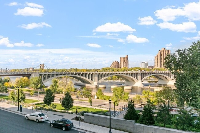 Building Photo - 401 S 1st St