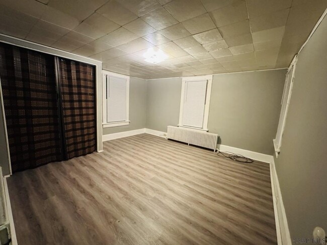 Building Photo - 195 D St