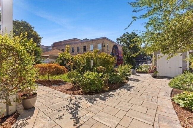 Building Photo - 15 Belvoir Rd