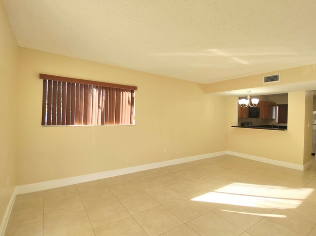 Building Photo - Spacious 2BR in Terrazas Del Sol