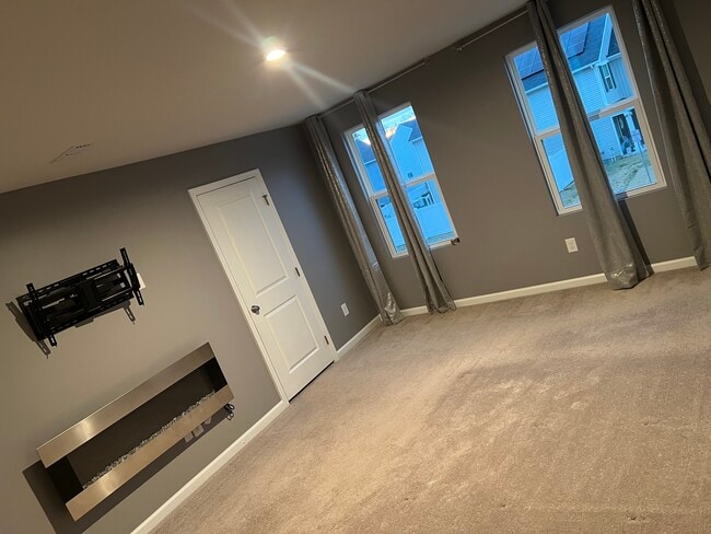 Building Photo - 208 Normandy Cres