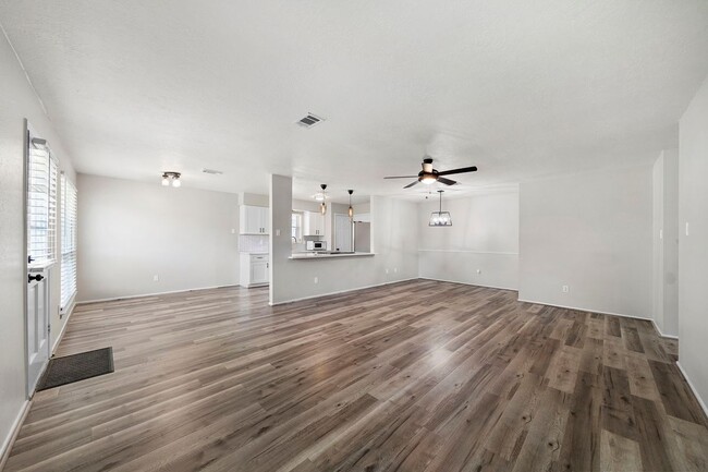 Building Photo - 3002 Heritage House Dr
