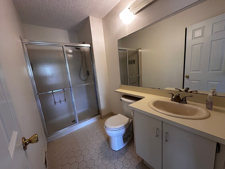 Building Photo - 479 Danbury Ln
