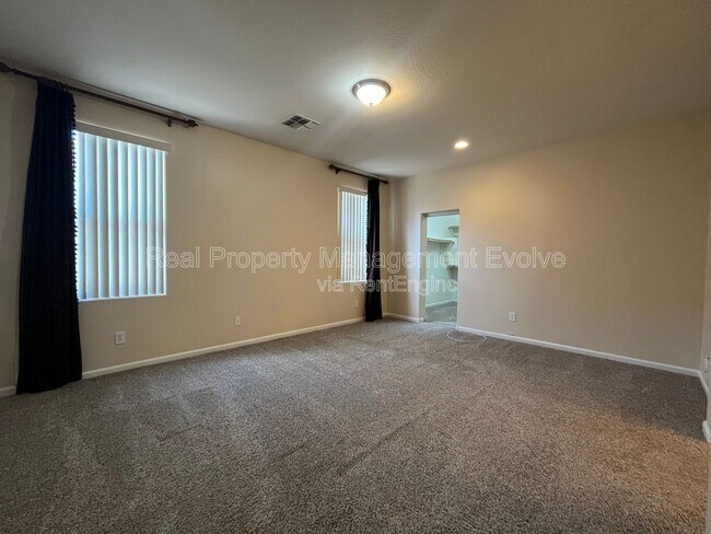 Building Photo - 3454 E Constitution Dr