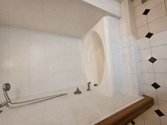 Building Photo - 4601 Olmstead Dr