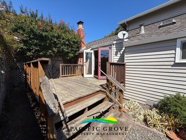 Building Photo - Updated 3 Bedroom in Pacific Grove!