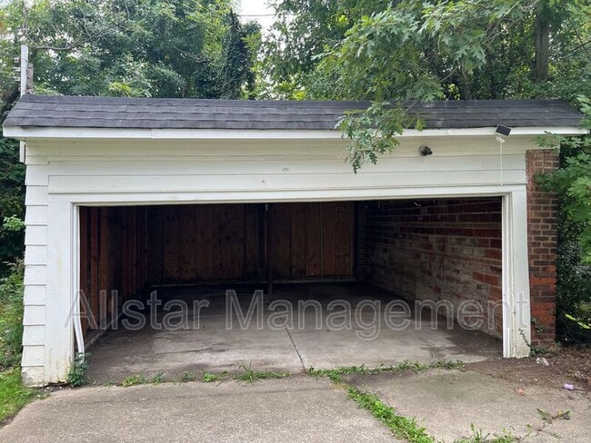 Building Photo - 13558 Cedar Rd