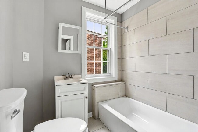 Building Photo - Fully Renovated Single Family House