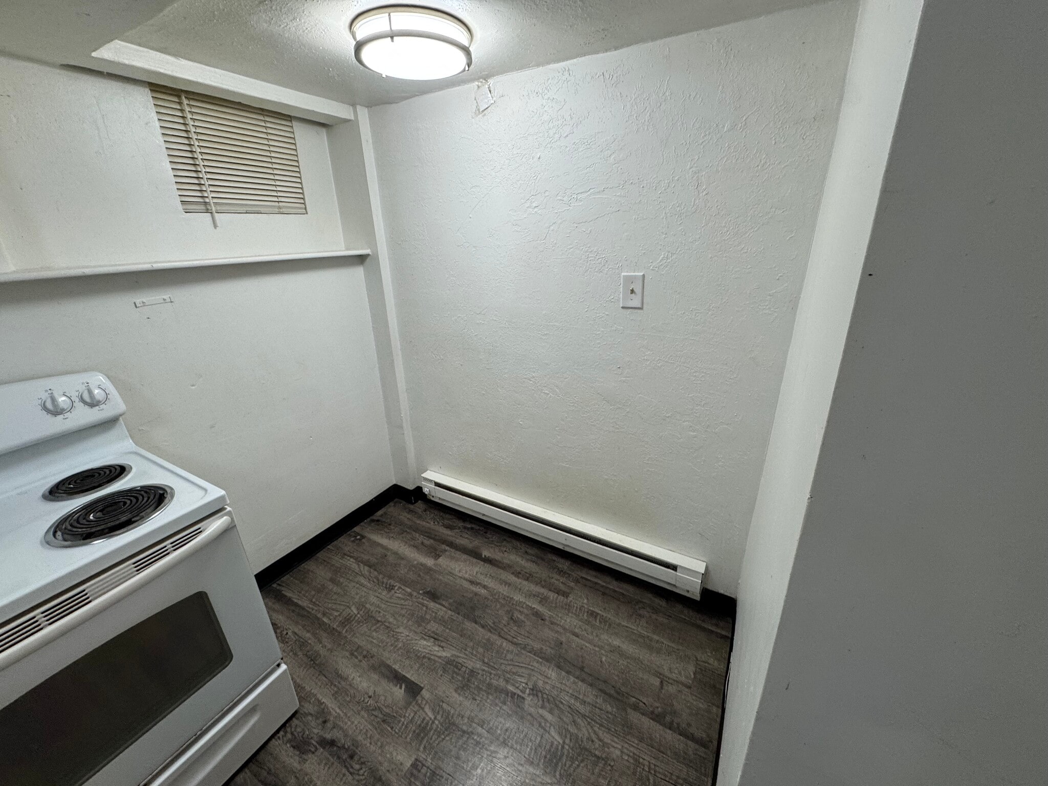 Dining Area - 845 W Whitman St