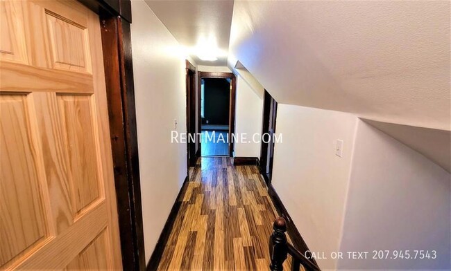 Building Photo - 180 Fourth St.