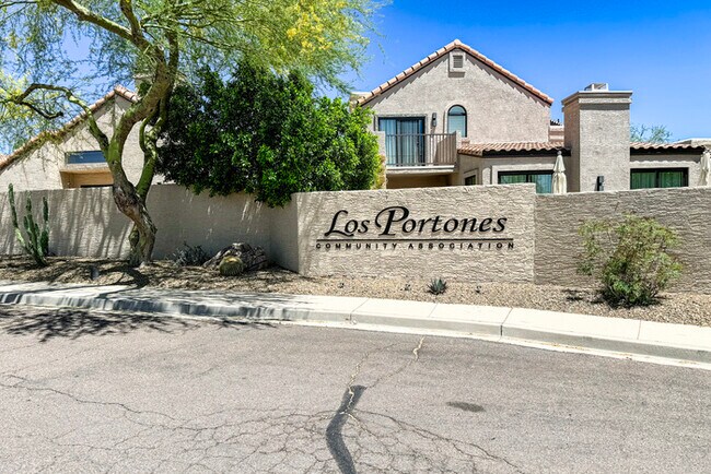 Building Photo - 3Bed/2.5 Ba House in Gated Community in No...