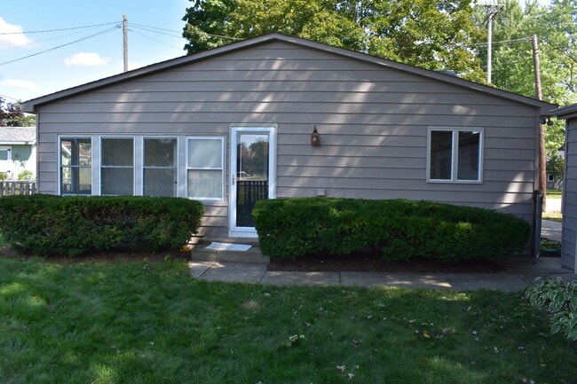 Building Photo - 219 Marvin St