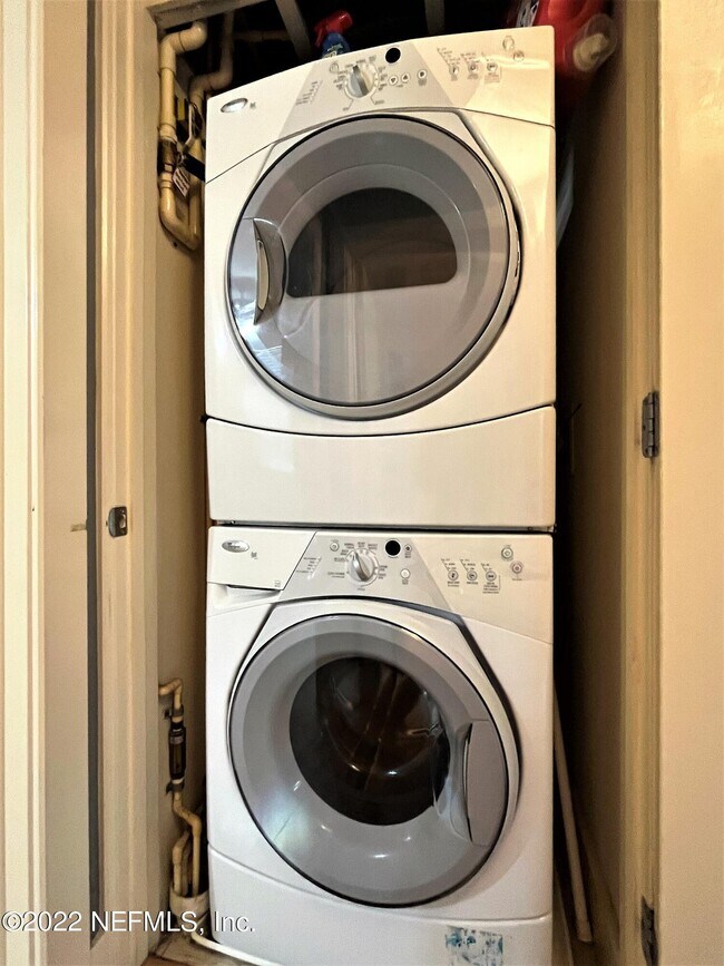 Building Photo - 1661 Riverside Ave