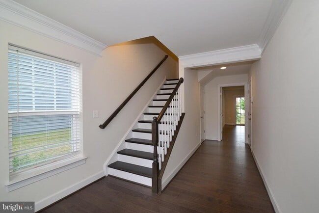 Building Photo - 10684 Viewmont Ln
