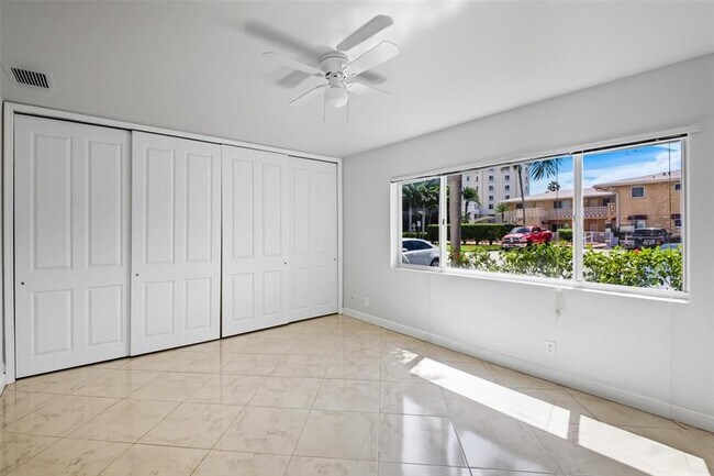 Building Photo - 2881 NE 32nd St