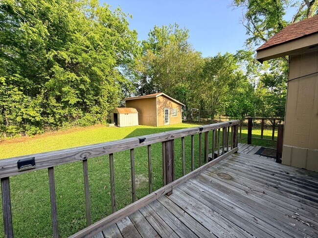 Building Photo - 4 Bed / 2 Bath Spacious Home – Perfect for Families or Roommates