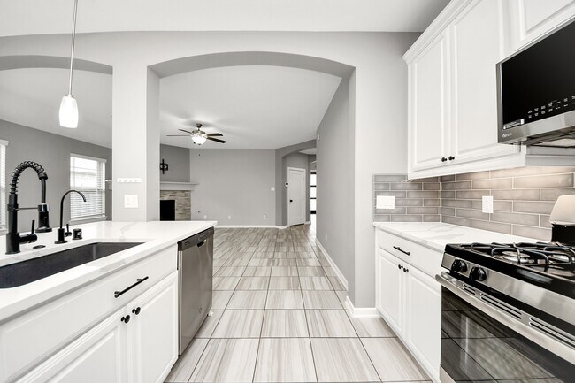 Building Photo - 16011 Monument Hill Crossing