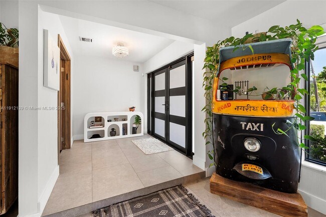 Building Photo - 419 Alamanda Dr