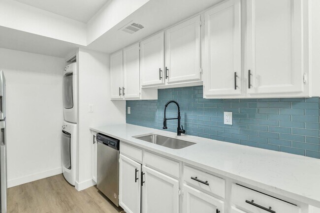 Building Photo - LP on 85th