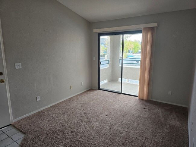 Building Photo - ***GREAT 1 BEDROOM/ 1 BATH CONDO ON SECOND...