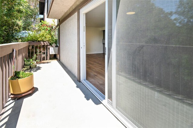 Building Photo - 348 Miraleste Dr