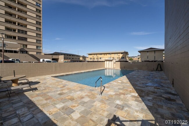Building Photo - $2,600 / 2br - 730ft2 - 2 Bed 1 Bath Condo...