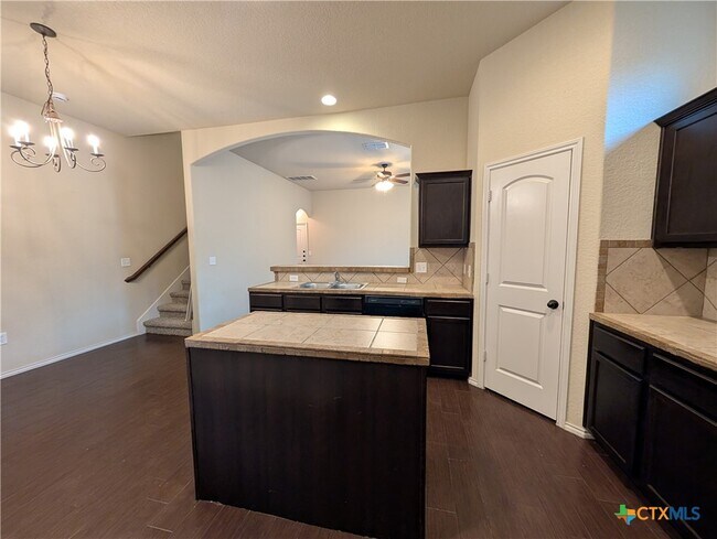 Building Photo - 669 Creekside Cir