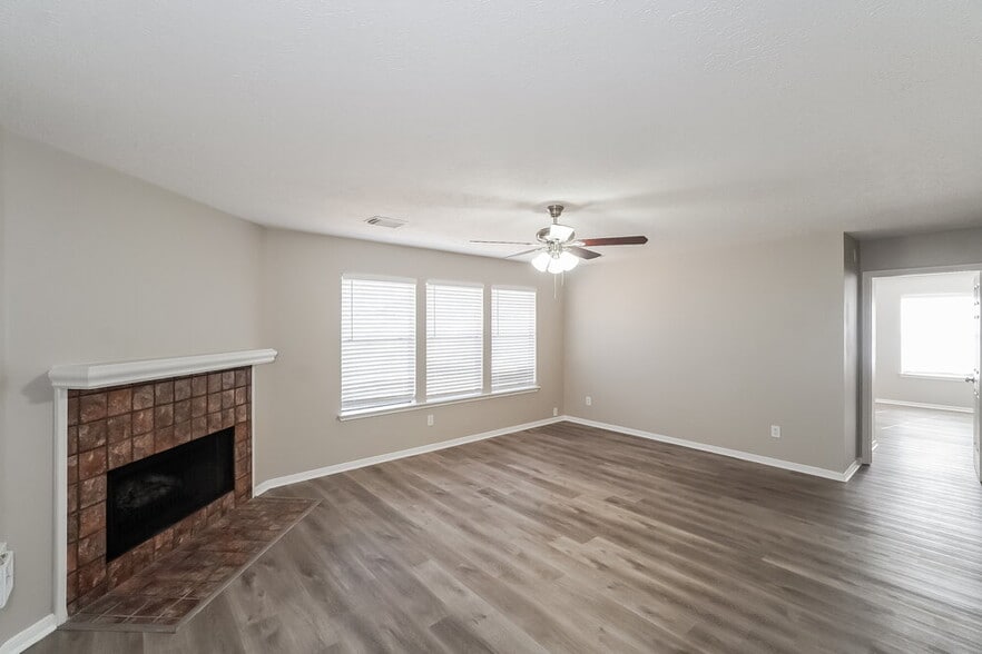 Building Photo - 20618 Oak Limb Ln