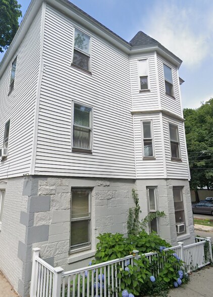 Building Photo - 14 Smythe St