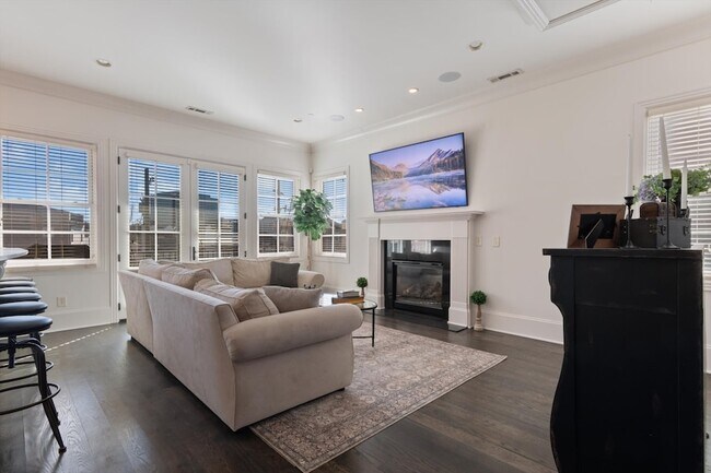 Building Photo - 3127 Parthenon Ave