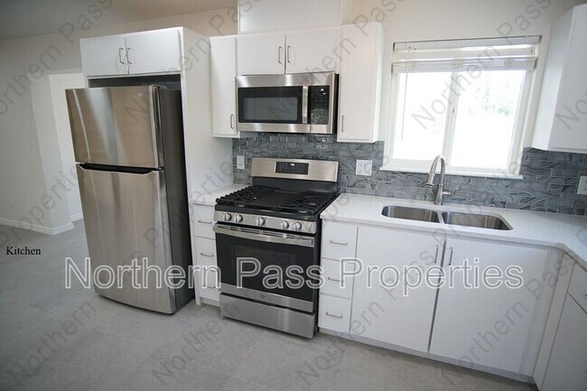 Building Photo - 4573 Bobolink Way