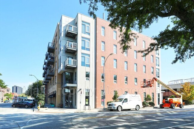 Building Photo - 309 E 5th St