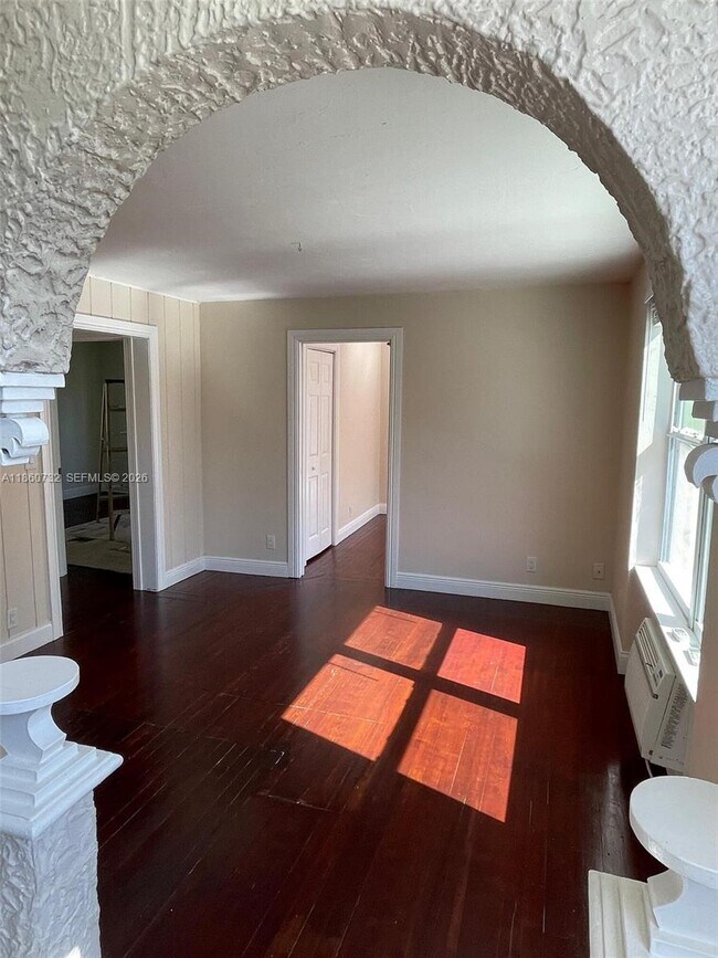 Building Photo - 1309 SE 1st St