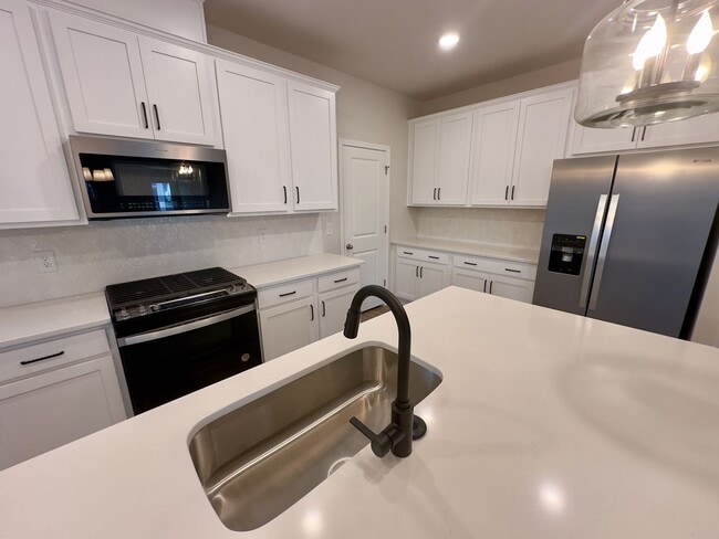 Building Photo - Custom Home in Bella Vita!