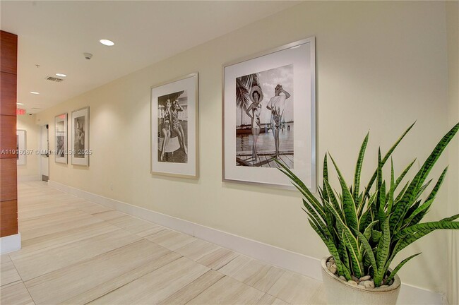 Building Photo - 1871 NW S River Dr