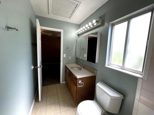 Building Photo - Great 4 Bed/3 Bath home in Layton