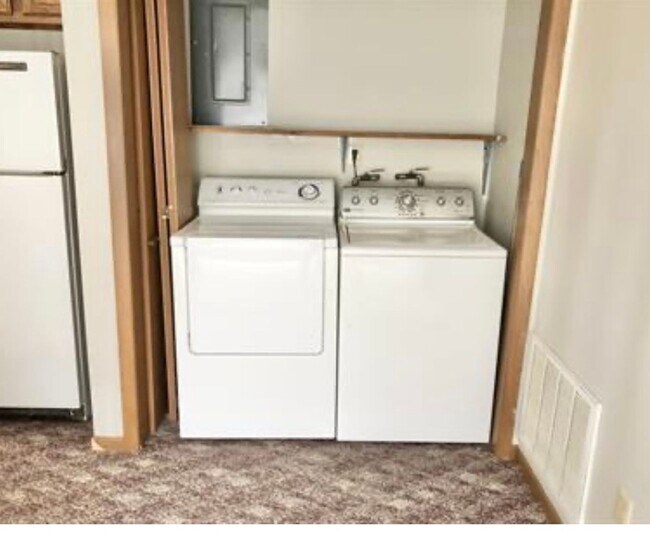 Building Photo - 5372 Big Tyler Rd