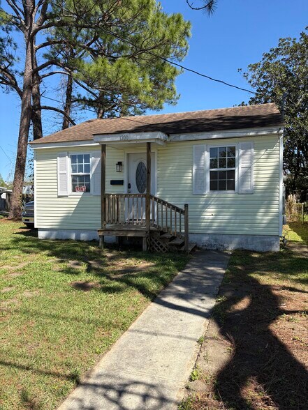 Building Photo - 1200 Southlawn Blvd