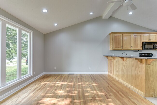 Building Photo - 5710 N 68th St